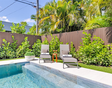 727 Ne 17th Way - Photo Thumbnail 20