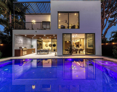 727 Ne 17th Way - Photo Thumbnail 1