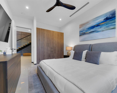 727 Ne 17th Way - Photo Thumbnail 57