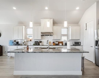 209 Chesapeake Drive - Photo Thumbnail 5