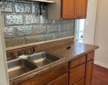 617 W Gandy Street - Photo Thumbnail 2