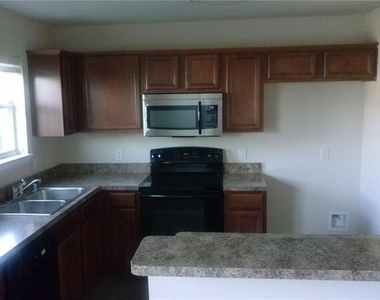 616 Fleming Street - Photo Thumbnail 2