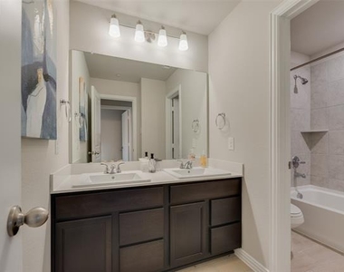 3028 Willow Wood Court - Photo Thumbnail 21