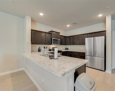 3028 Willow Wood Court - Photo Thumbnail 6