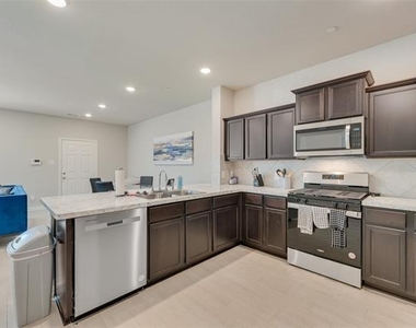 3028 Willow Wood Court - Photo Thumbnail 7