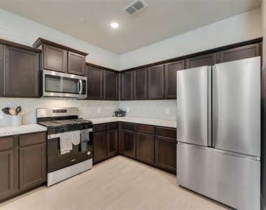 3028 Willow Wood Court - Photo Thumbnail 8