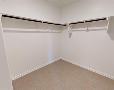 2102 Dunbar Drive - Photo Thumbnail 14