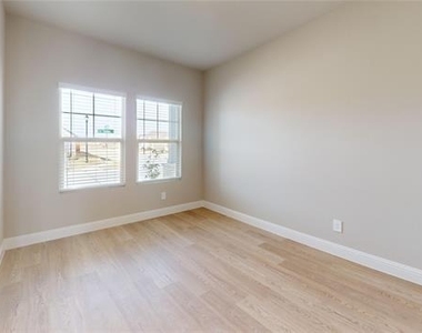 2102 Dunbar Drive - Photo Thumbnail 36