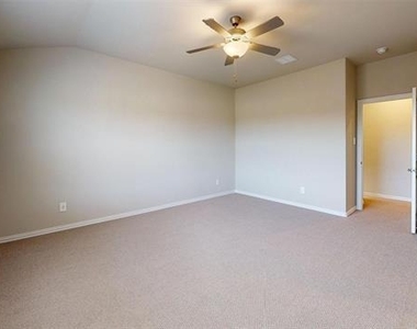 2102 Dunbar Drive - Photo Thumbnail 5