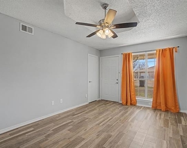114 Prairie Creek Circle - Photo Thumbnail 6