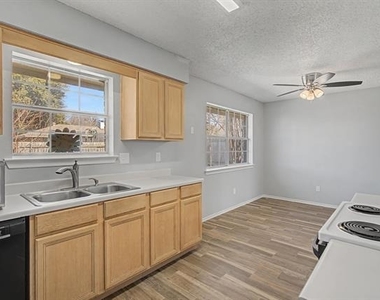 114 Prairie Creek Circle - Photo Thumbnail 13