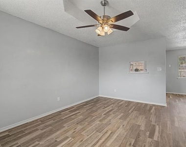 114 Prairie Creek Circle - Photo Thumbnail 4