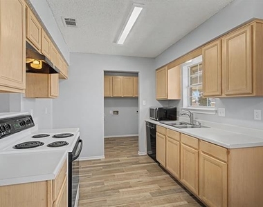 114 Prairie Creek Circle - Photo Thumbnail 11