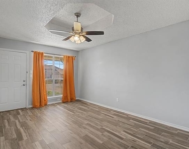 114 Prairie Creek Circle - Photo Thumbnail 7