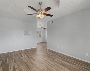 114 Prairie Creek Circle - Photo Thumbnail 5