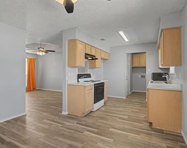 114 Prairie Creek Circle - Photo Thumbnail 10