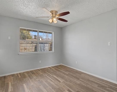 114 Prairie Creek Circle - Photo Thumbnail 8