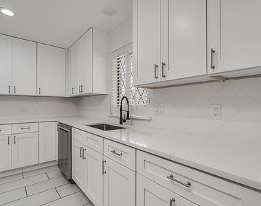 9922 Hickory Crossing - Photo Thumbnail 4