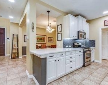 9922 Hickory Crossing - Photo Thumbnail 2