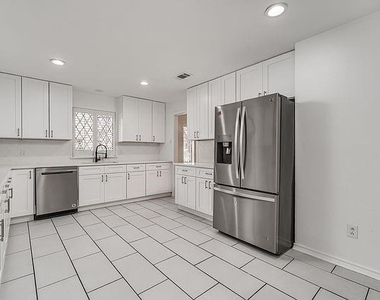 9922 Hickory Crossing - Photo Thumbnail 12