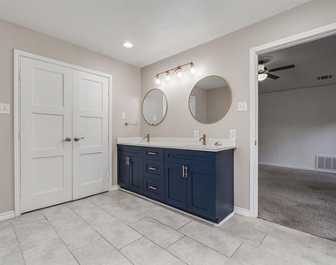 9922 Hickory Crossing - Photo Thumbnail 7