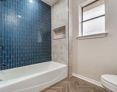 9922 Hickory Crossing - Photo Thumbnail 16
