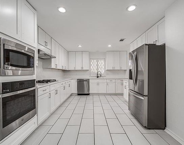 9922 Hickory Crossing - Photo Thumbnail 29