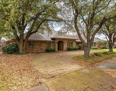 9922 Hickory Crossing - Photo Thumbnail 1
