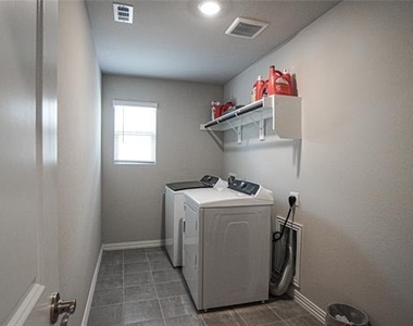 775 Moonlight Place - Photo Thumbnail 24