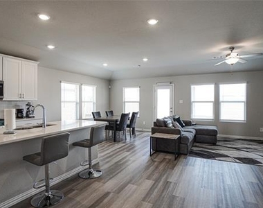 775 Moonlight Place - Photo Thumbnail 3