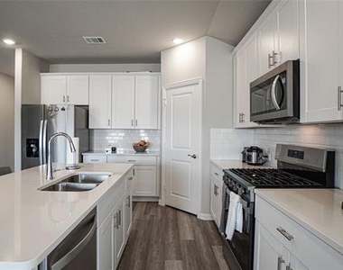 775 Moonlight Place - Photo Thumbnail 9