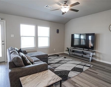 775 Moonlight Place - Photo Thumbnail 6