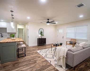 551 E Burks Street - Photo Thumbnail 4