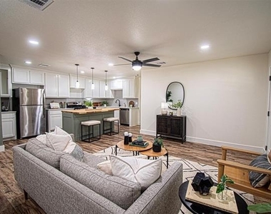 551 E Burks Street - Photo Thumbnail 5