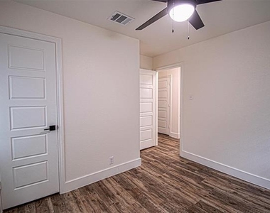 551 E Burks Street - Photo Thumbnail 16