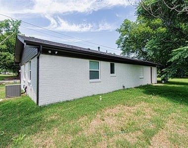 551 E Burks Street - Photo Thumbnail 28