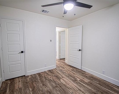 551 E Burks Street - Photo Thumbnail 25