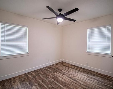 551 E Burks Street - Photo Thumbnail 14