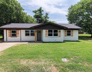 551 E Burks Street - Photo Thumbnail 1