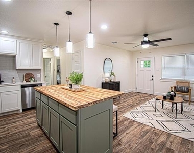 551 E Burks Street - Photo Thumbnail 11
