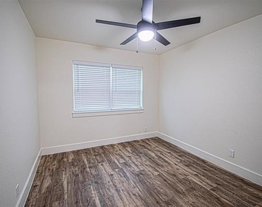 551 E Burks Street - Photo Thumbnail 23
