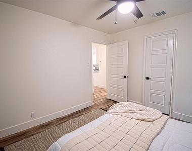 551 E Burks Street - Photo Thumbnail 22