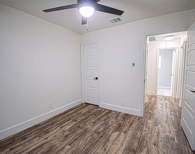 551 E Burks Street - Photo Thumbnail 24