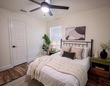 551 E Burks Street - Photo Thumbnail 21