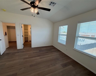 204 Mason Court - Photo Thumbnail 16