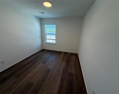 204 Mason Court - Photo Thumbnail 27