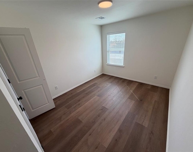 204 Mason Court - Photo Thumbnail 10