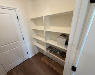 204 Mason Court - Photo Thumbnail 19