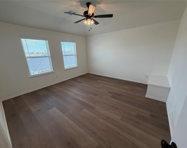 204 Mason Court - Photo Thumbnail 14