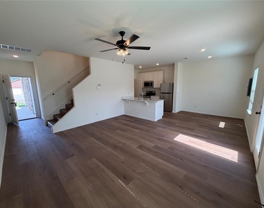 204 Mason Court - Photo Thumbnail 5